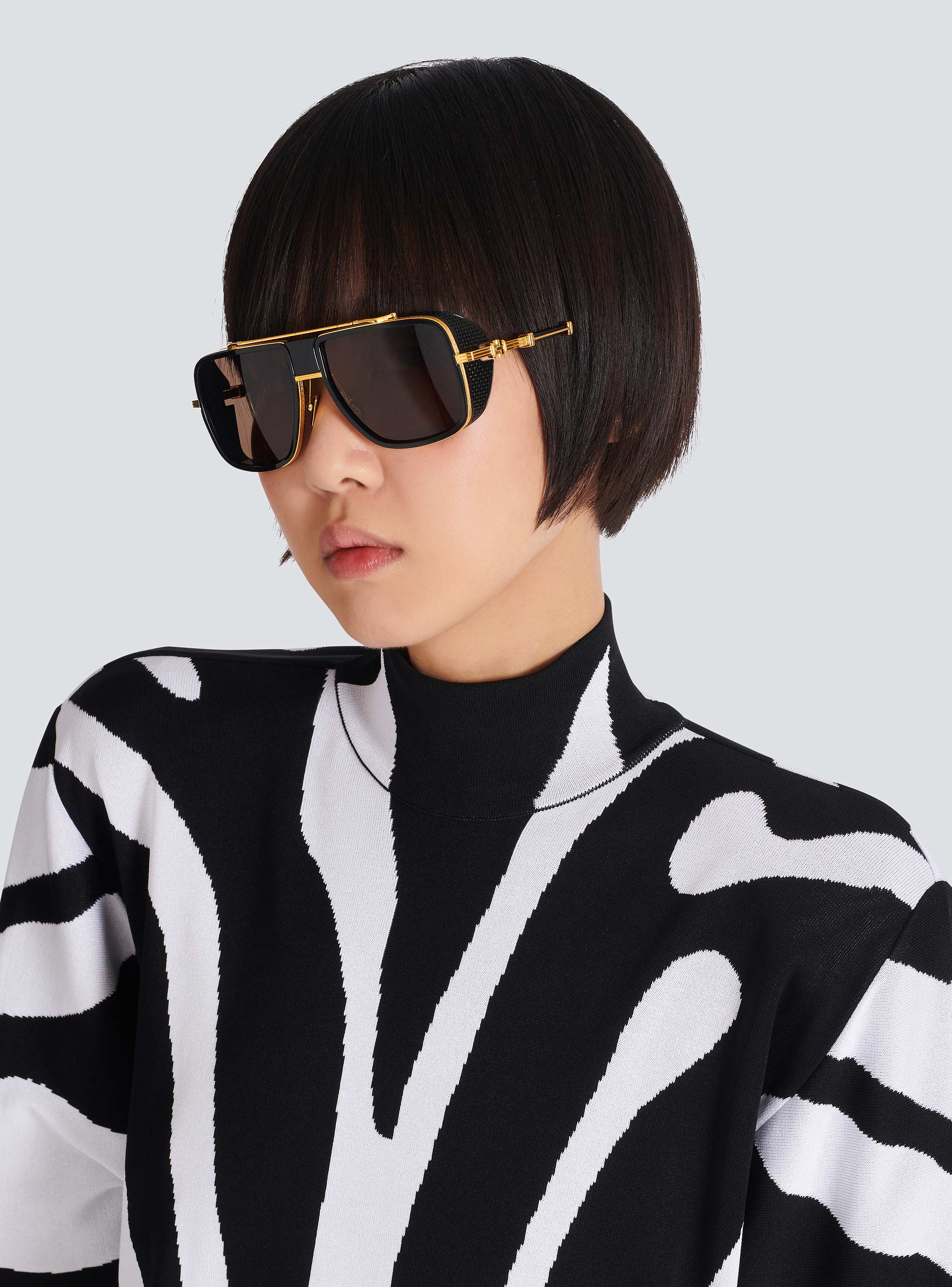 サングラス BALMAIN Woman Sunglasses Black BPS121A54 001 Balmain B-V BPS-121A Sunglasses - US
